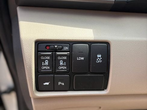 Used 2014 Honda Odyssey Touring image 12