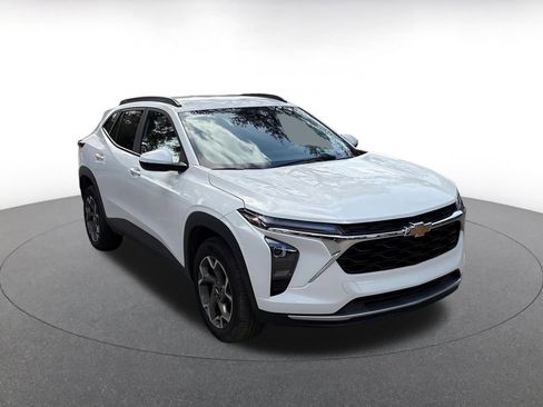 Used 2025 Chevrolet Trax LT image 1