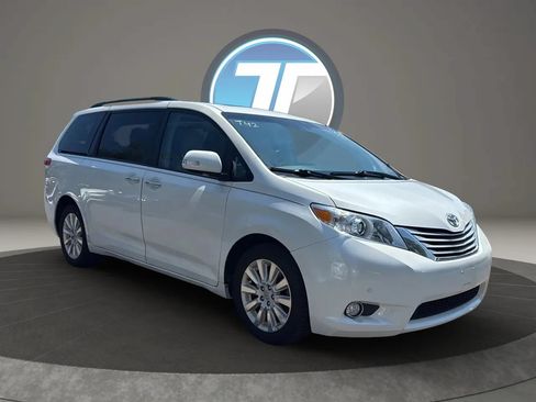 Used 2014 Toyota Sienna Limited w/ Limited Premium Package AWD/4WD image 10