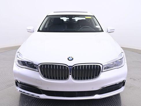 Used 2018 BMW 750i xDrive AWD/4WD image 10