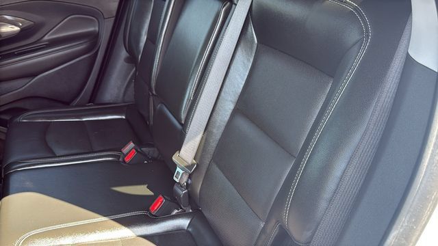 Used 2023 GMC Terrain SLT AWD/4WD image 28