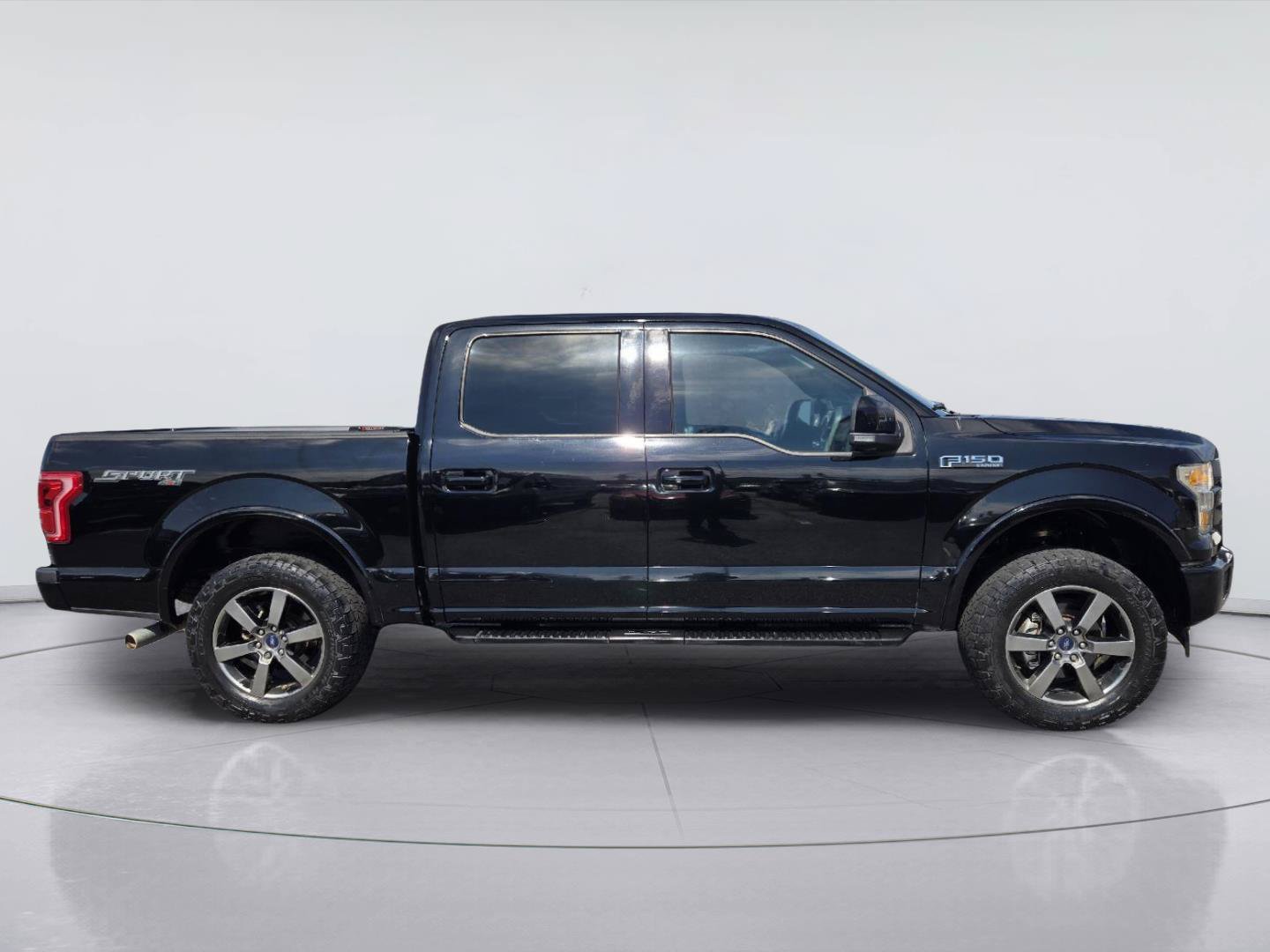 Used 2017 Ford F150 Lariat AWD/4WD image 4