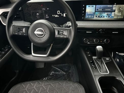 Certified 2025 Nissan Kicks SV image 15