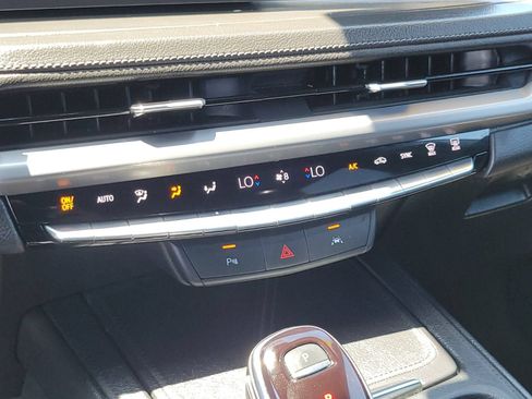 Used 2025 Cadillac XT4 Premium Luxury AWD/4WD image 24