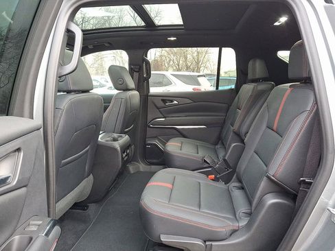 Used 2024 Chevrolet Traverse RS image 9