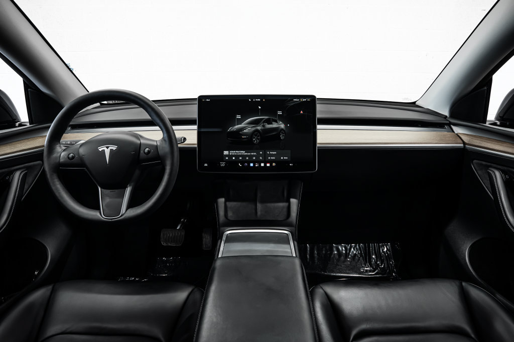 Used 2025 Tesla Model Y Long Range RWD image 19