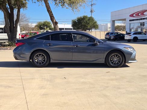 Used 2022 Toyota Avalon Touring image 3