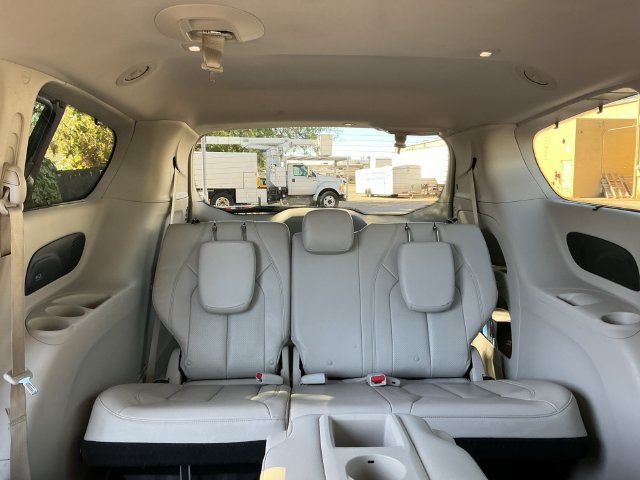 Used 2017 Chrysler Pacifica Touring-L Plus w/ Advanced Safetytec Group FWD image 25