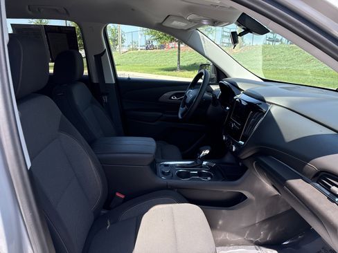 Used 2021 Chevrolet Traverse LS FWD image 24