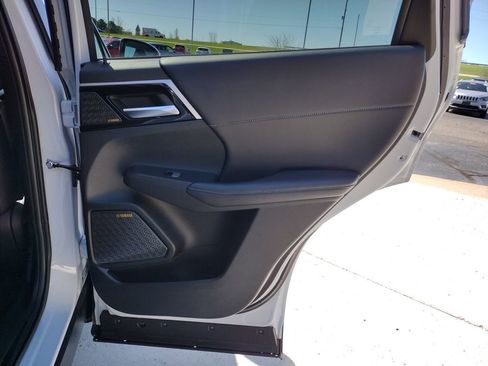 New 2026 Mitsubishi Outlander SE AWD/4WD image 33