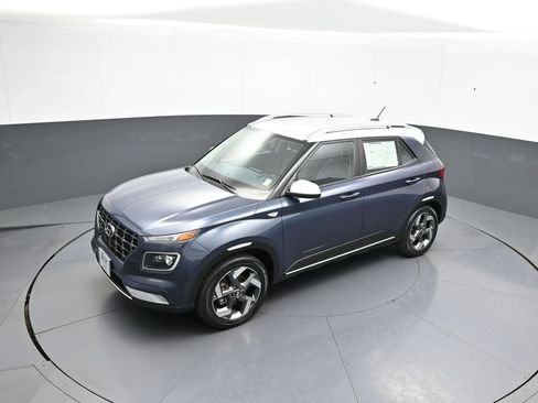 Certified 2024 Hyundai Venue Limited FWD image 32