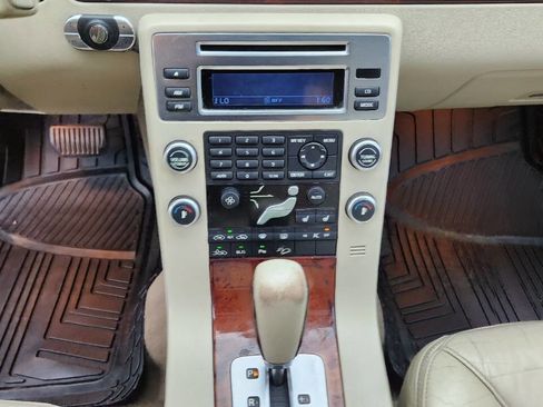 Used 2008 Volvo XC70 3.2 image 38