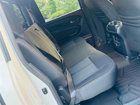 Used 2019 Nissan Titan SV w/ SV Convenience Package image 21