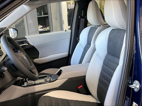 New 2026 Mitsubishi Outlander SE FWD image 9
