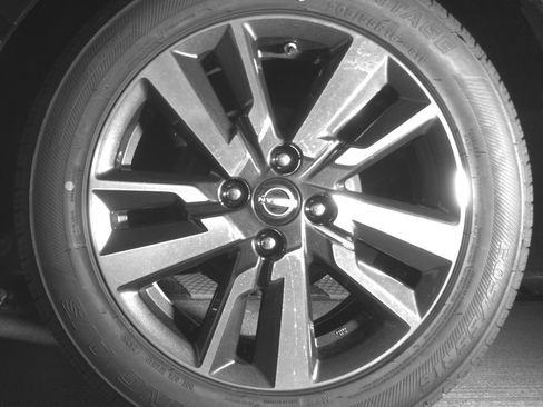 Used 2025 Nissan Versa SV image 14