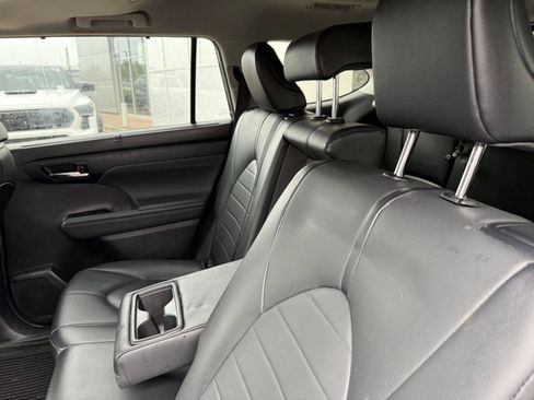 Used 2021 Toyota Highlander XLE AWD/4WD image 15