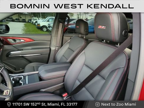 Used 2025 Chevrolet Traverse Z71 w/ Enhanced Driving Package image 9