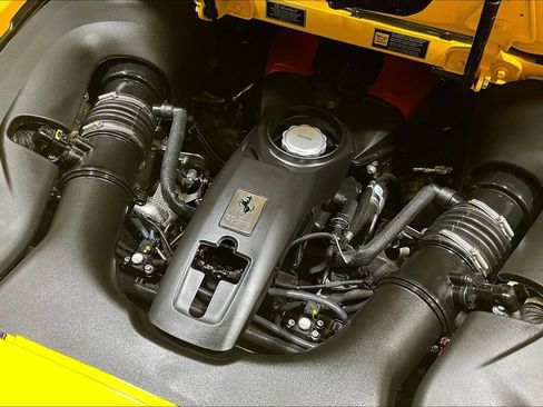 Used 2022 Ferrari F8 Tributo RWD image 25