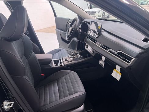 New 2025 Mitsubishi Outlander SE image 14