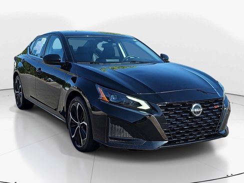 Used 2024 Nissan Altima 2.5 SR FWD image 2