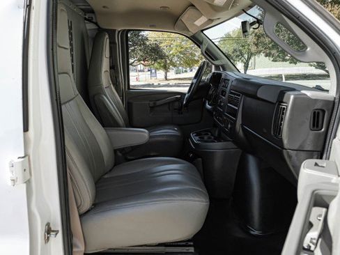 Used 2020 Chevrolet Express 2500 image 33
