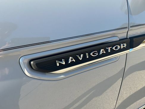 Used 2023 Lincoln Navigator L Reserve AWD/4WD image 9