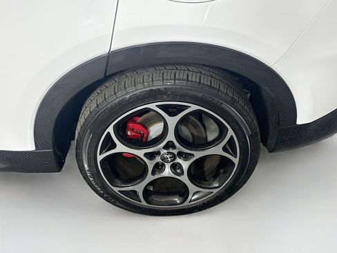 Used 2024 Alfa Romeo Tonale Veloce AWD/4WD image 11