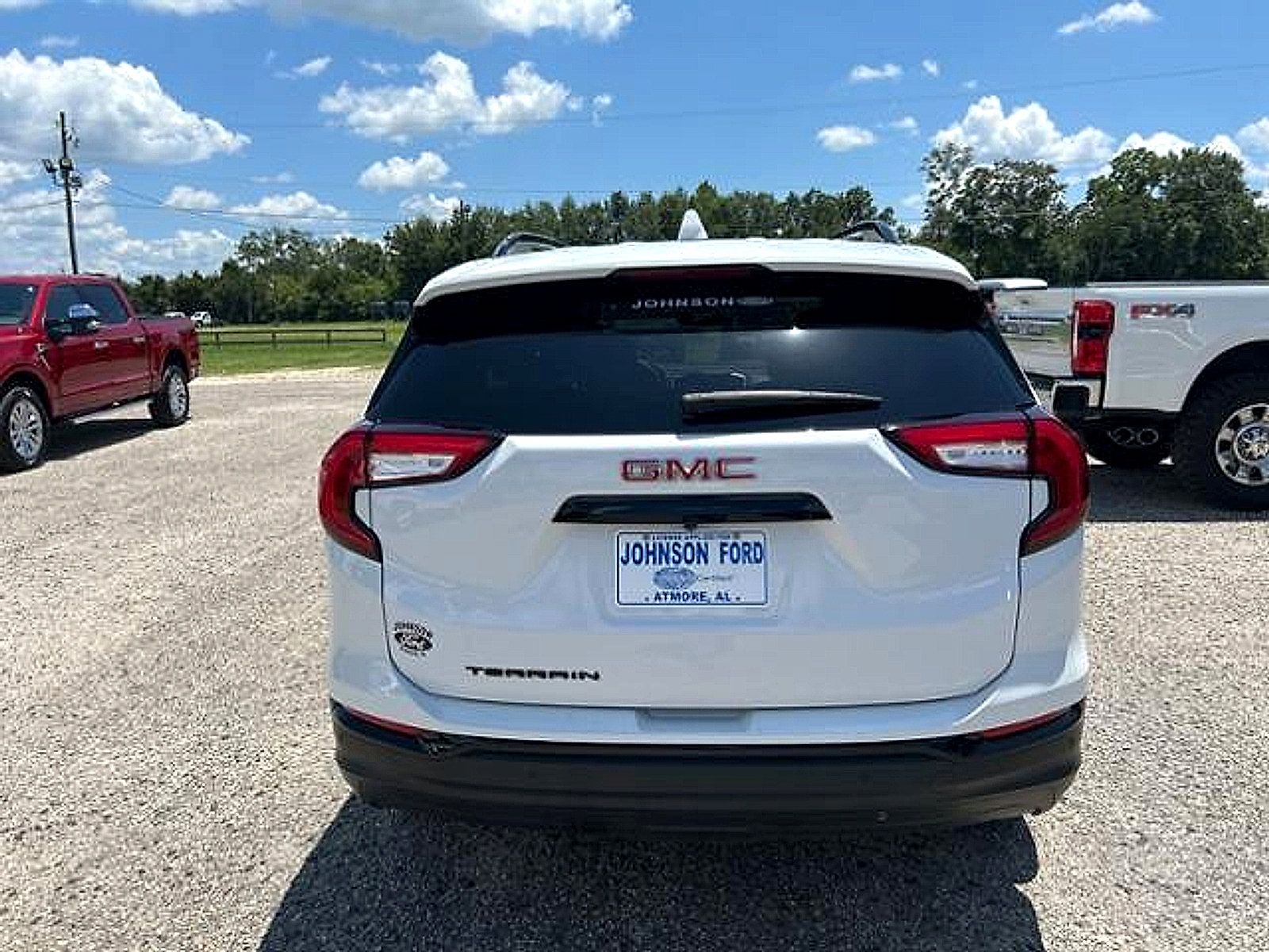 Used 2023 GMC Terrain SLE w/ Elevation Edition FWD image 5