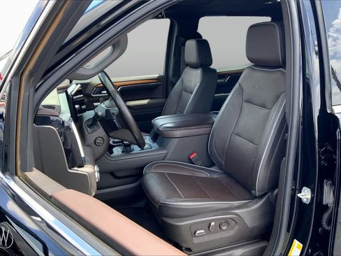 Used 2023 GMC Sierra 1500 Denali w/ Denali Reserve Package AWD/4WD image 8