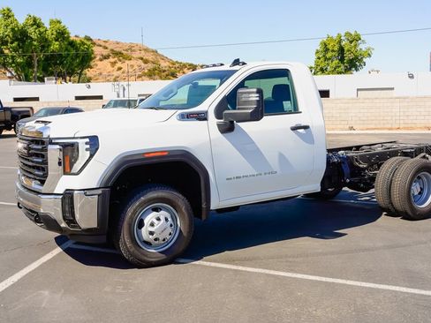 New 2026 GMC Sierra 3500 Pro w/ Convenience Package AWD/4WD image 3
