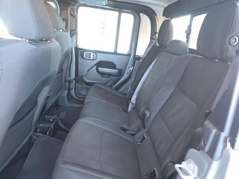 Used 2023 Jeep Gladiator Sport image 18