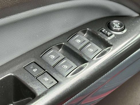 Used 2017 Chevrolet Colorado Z71 image 11