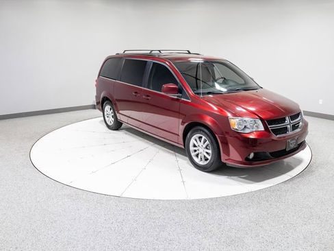 Used 2019 Dodge Grand Caravan SXT w/ Driver Convenience Group image 28