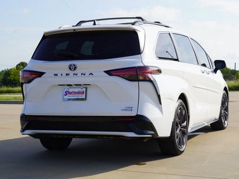 Used 2023 Toyota Sienna XSE FWD image 8