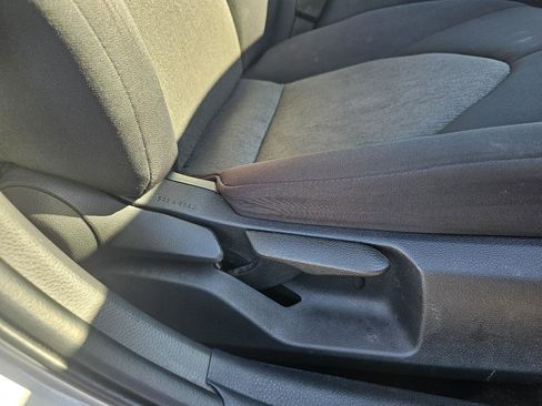 Used 2020 Toyota Camry LE image 37