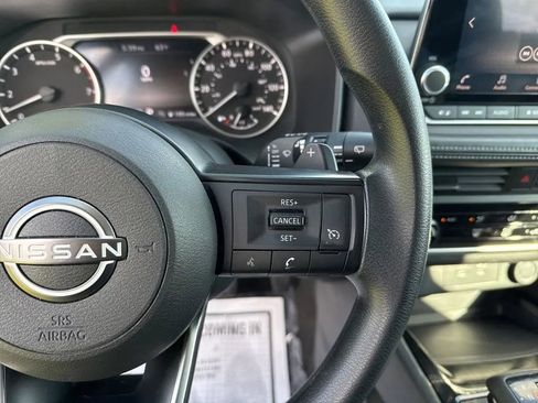 Used 2024 Nissan Rogue S FWD image 18