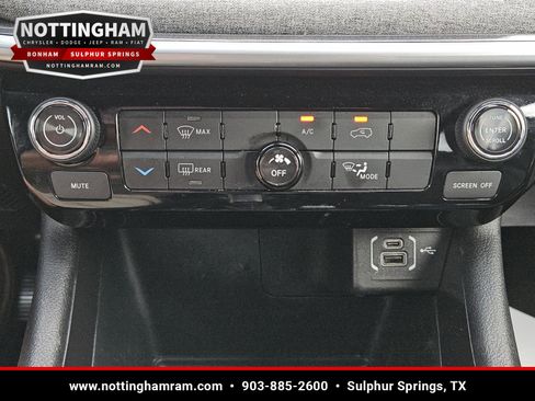 Used 2024 Jeep Compass Latitude AWD/4WD image 14