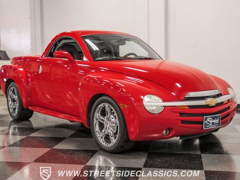 Used 2003 Chevrolet SSR w/ Preferred Equipment Group RWD image 17