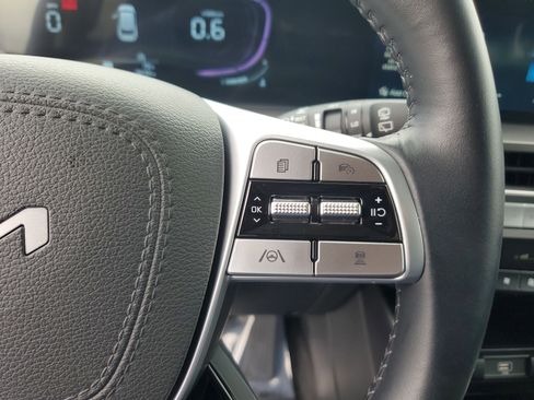Used 2025 Kia Telluride LX FWD image 23
