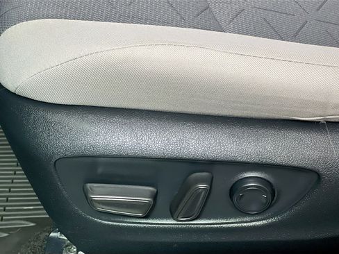 Used 2021 Toyota RAV4 XLE w/ Convenience Package FWD image 15