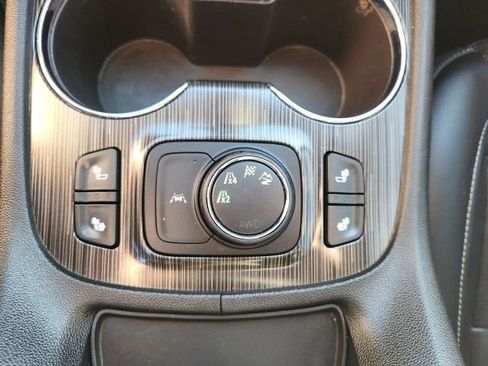 Used 2023 GMC Acadia SLT image 26