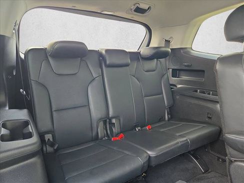 Used 2025 Kia Telluride S FWD image 19