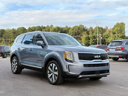 Used 2022 Kia Telluride EX w/ EX Premium Package image 4