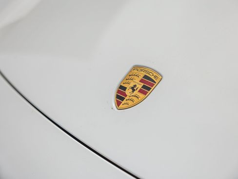 Certified 2025 Porsche Macan 4S Electric AWD/4WD image 29