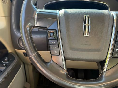 Used 2016 Lincoln Navigator L Reserve image 23