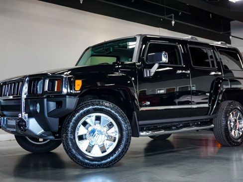 Used 2009 HUMMER H3 Alpha image 1