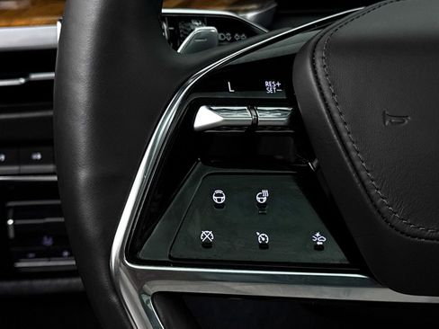 Used 2025 Cadillac Escalade ESV Sport Platinum w/ LPO, ONYX Package image 45