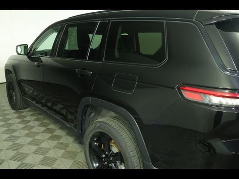 Used 2022 Jeep Grand Cherokee L Limited w/ Luxury Tech Group II AWD/4WD image 21