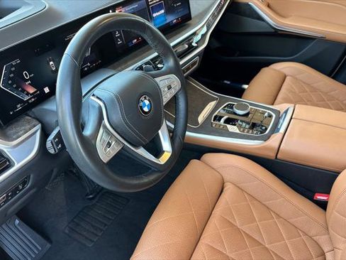 Used 2023 BMW X7 xDrive40i w/ Premium Package image 9