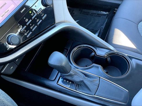 Used 2020 Toyota Camry LE image 12